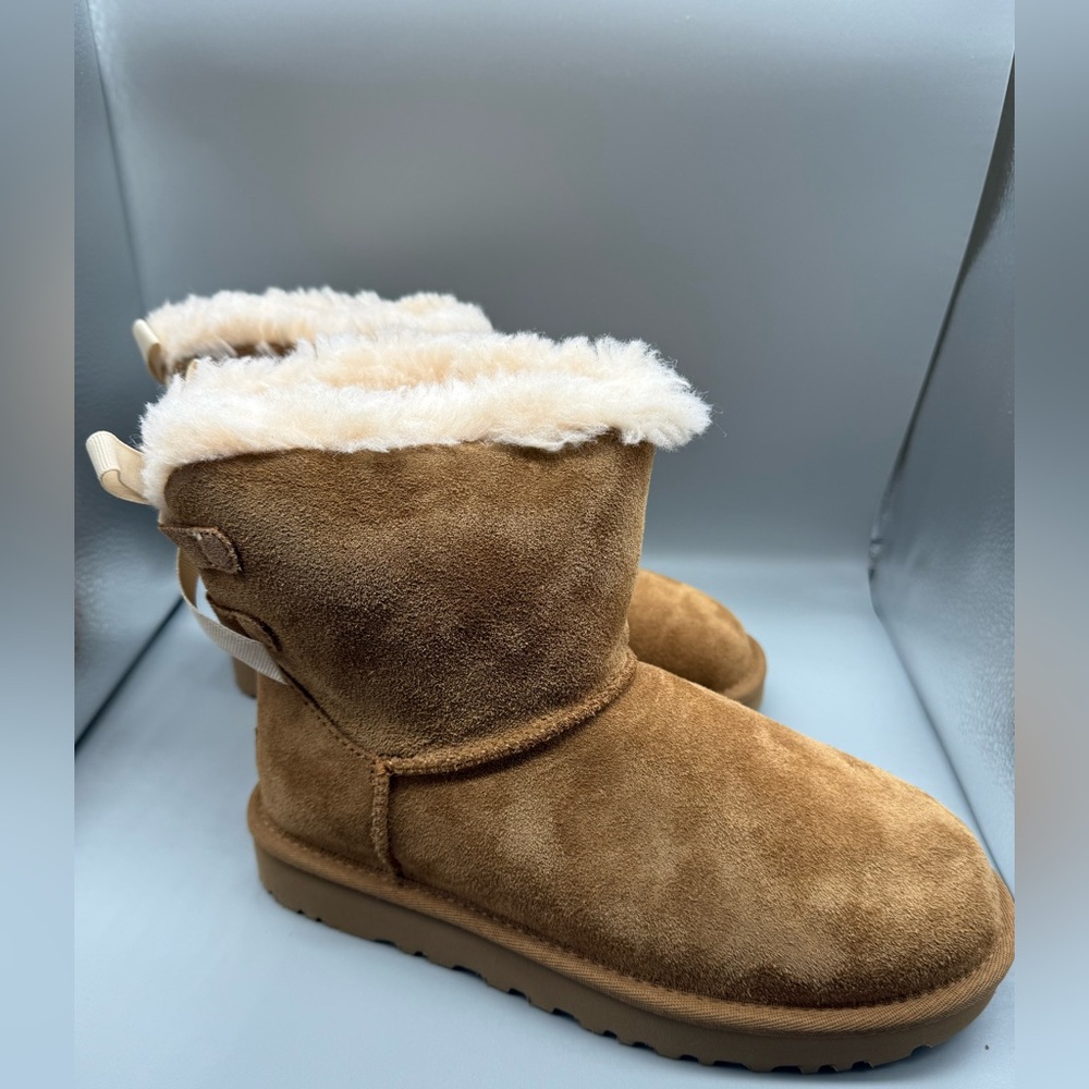 UGG Mini Continuity Bow Boot/Chestnut W/Ivory Ribbon Bow/ NIB - Picture 9 of 10